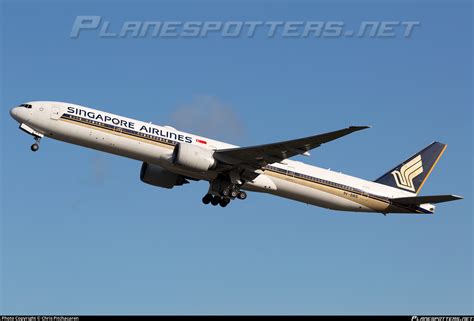 V Sws Singapore Airlines Boeing Er Photo By Chris Pitchacaren