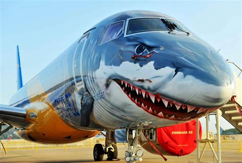 Embraer's new plane looks like a shark and has no middle seats - Lonely