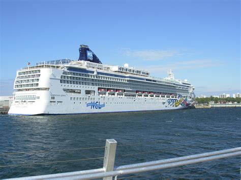 norwegian cruise line jewel ship 10