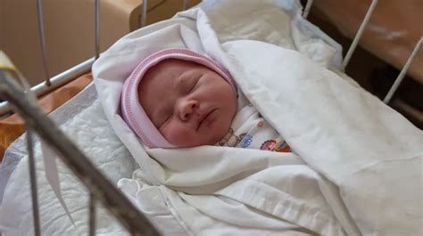 A Los A Os Dio A Luz A Su Nieta Para Cumplir El Sue O De Su Hijo Gay De Tener Una Familia Tn