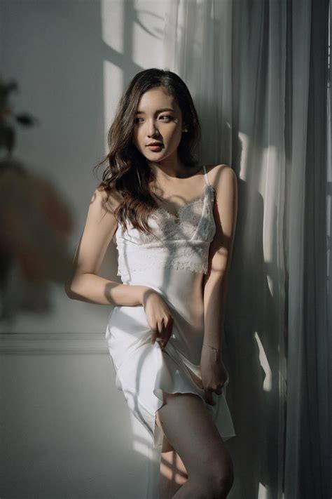 H Nh Nh N Mc Li N Qu N Tr I N I Trong Di N N C A Hot Girl L Clip Ch Nh Ch L N Ti Ng