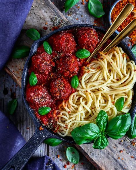 Spaghetti Mit Veganen Bohnen B Llchen Und Tomatenso E Bianca Zapatka