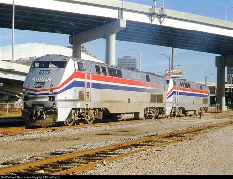 AMTK 828 Amtrak GE P40DC at New Orleans, Louisiana by RailBaron ...