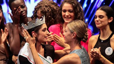 Eletta Miss Italia Incoronata Da Martina Colombari Chi