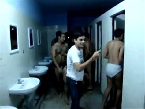 indios albergue chicos desnudo baño juntos XVIDEOS