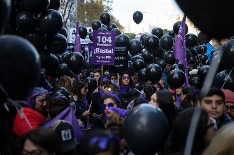 La Jornada Miles De Argentinos Marchan Contra Feminicidios Y