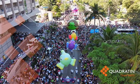 Sonrisas alegría e ilusión deja en niños desfile de globos en Acapulco