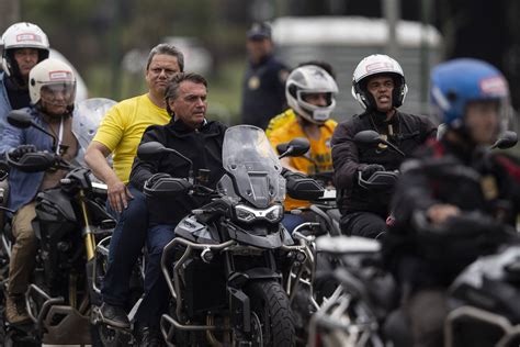 Motociatas de Bolsonaro tiveram 137 uso de cartão em posto 13 01 2023