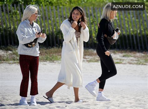 Melody De La Fe Sexy Relaxing In Bikini At Her Hotel In Miami Beach Aznude
