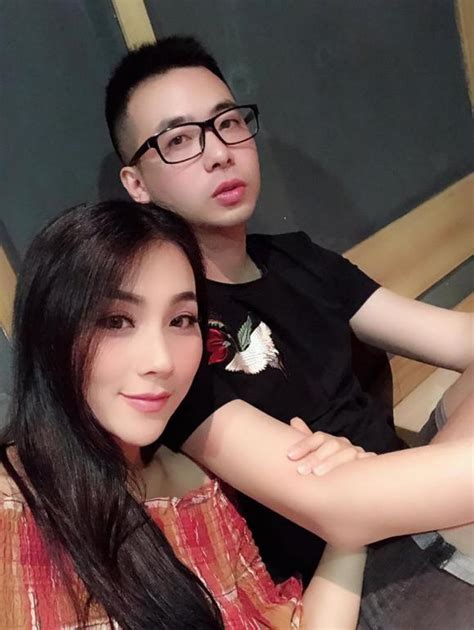 Hot girl Tuyệt tình cốc Nga Tây sinh con đầu lòng