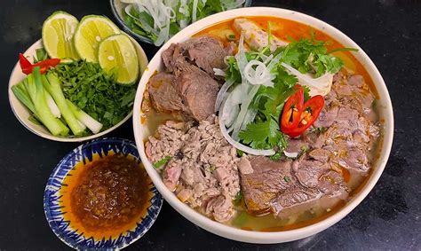 hinh anh bun bo hue kham pha mon  dam da huong vi hue trong moi buc anh