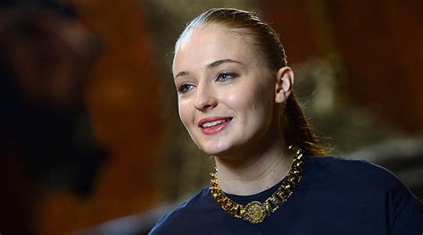 Sophie Turner revela que descubrió el sexo oral gracias a Juego de