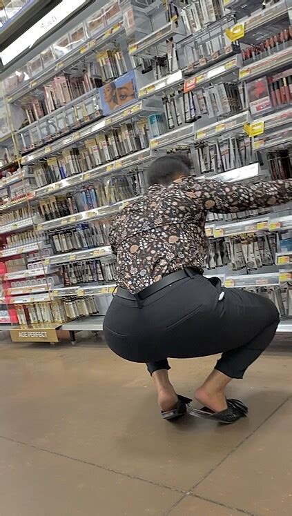 Sexy Juicy Big Bubble Butt Lightskinned Ebony Milf Dressed Classy Tight Jeans Forum