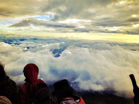 The hike down from Mount Fuji at sunrise. | Where the sun rises, Mount ...