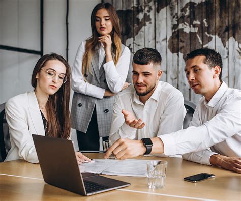 What is a CEO? Definition and Key Responsibilities