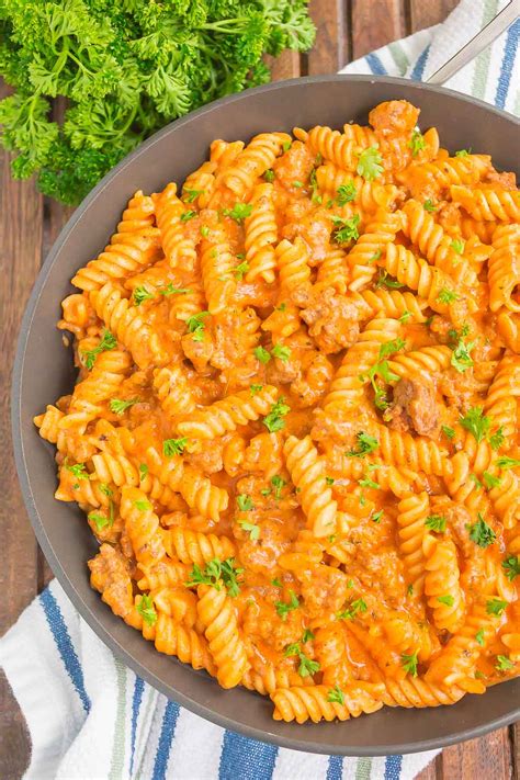 Creamy Ground Beef Pasta (Quick & Easy!) - Pumpkin 'N Spice