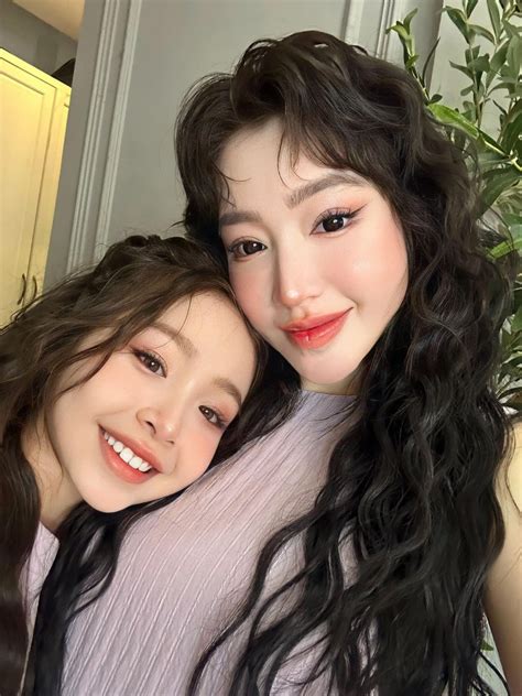 Gấp đôi visual mẹ con nhà Elly Trần Hot mom U40 trẻ bất bại thiên thần lai ra dáng thiếu nữ