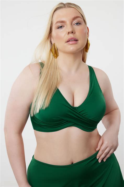 Trendyolmilla Curve Zümrüt Yeşili Derin V Büzgülü Büyük Beden Bikini Üstü TBBSS CT Fiyatı