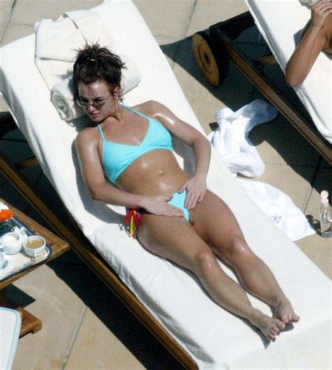 Britney Spears Posing In Topless And Beach Paparazzi Pictures Porn