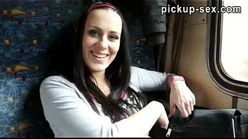 La Checa Mea Melone Perforada En Un Tren Por Algo De Dinero XVIDEOS