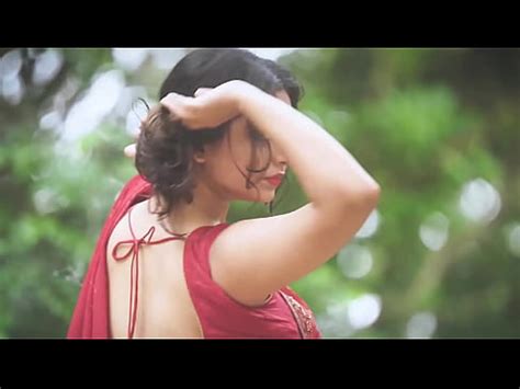Indian Lady Looking Hot In Red Saree Xnxx