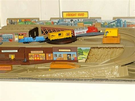 VTG HOT WHEELS RAILROAD FREIGHT YARD TRAIN STO N GO TOY PLAYSET WITH CARS Antique Price