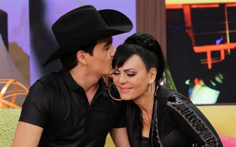 Maribel Guardia Muestra A Su Hijo Julian Figueroa En Times Square Fama