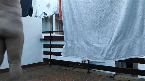 Nu Dehors Decroche Linge Avec Accident Pisse Gay Porn 79 XHamster