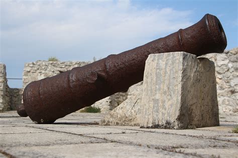 Замок орудия – Telegraph