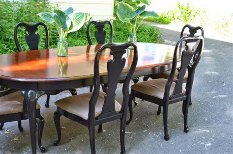 Heir And Space A Classic Thomasville Dining Set