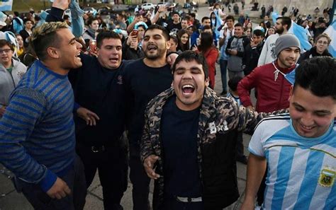 De Los Bares Al Monumento Los Rosarinos Celebraron Con Todo El Triunfo