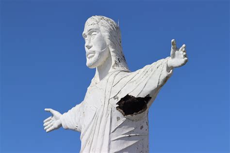 Barra Velha anuncia demolição da réplica do Cristo Redentor nova