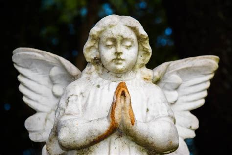 Child Angel Statue on Grave Stock Image - Image of restinpeace, marble ...