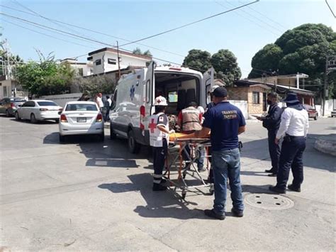 Choca Ambulancia Contra Auto