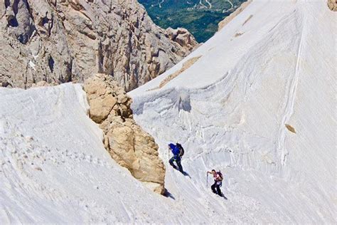 Sul massiccio del Gran Sasso dItalia cè il ghiacciaio del Calderone