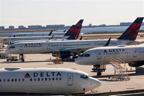 More Than 700 Airline Passengers Banned For Refusing To Wear Masks