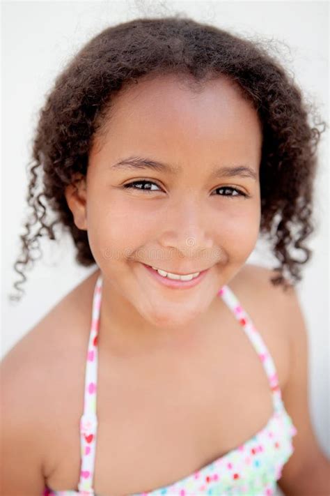 Recht Kleines M Dchen Mit Bikini An Einem Pooltag Stockbild Bild Von Sport Freude