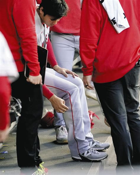 【写真複数】右足に153キロ死球に顔をゆがめる大谷翔平：中日スポーツ・東京中日スポーツ