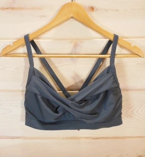 Athleta Size B C Twister Bikini Top Underwire Adjustable Straps