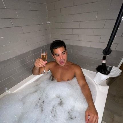 Ex Gal De Malha O Justifica Timidez Antes De Se Revelar Gay Era Mais Contido Por Medo