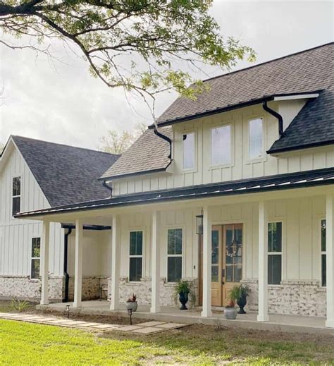 34 Farmhouse Porch Columns For An Enchanting Entrance