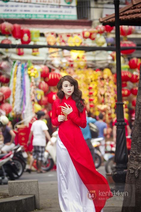 Hot girl hai miền đồng phục áo dài ngày Tết cổ truyền