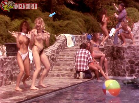 Alicyn Sterling Nue Dans Bikini Summer