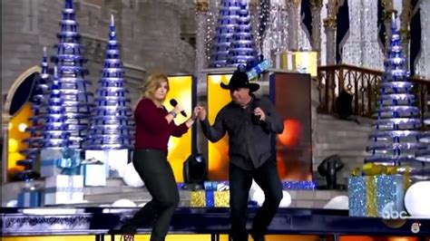 Garth Brooks And Trisha Yearwood Feliz Navidad Disney Parks Magical