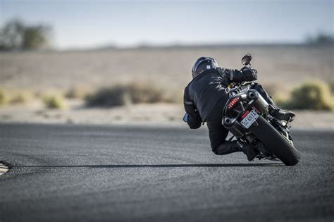 Motorrad Vergleich Triumph Speed Triple Rs Vs Ducati