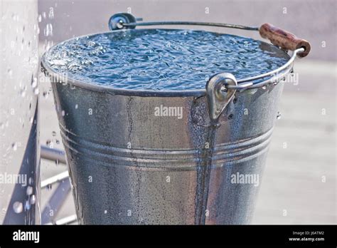 Refreshment Bucket Drinking Water Water Full Overflow Water Drop