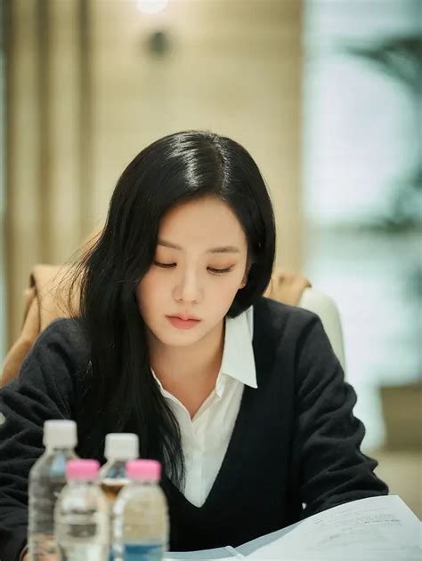 Rose Blackpink Kirim Dukungan Untuk Jisoo Yang Sibuk Syuting Film Korea