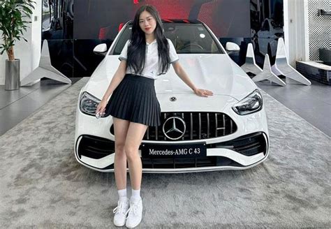 Mê mẩn với nhan sắc hot girl Đà Lạt bên xe Mercedes Benz Titanic Nơi mọi thứ được chia sẻ