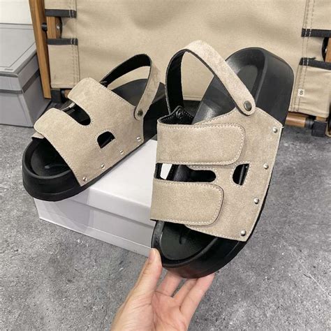 Dép sandal nữ đế cao quai dán da mềm đính vít chắc chắn đế cao tôn dáng hàng QCCC Full Box Hot