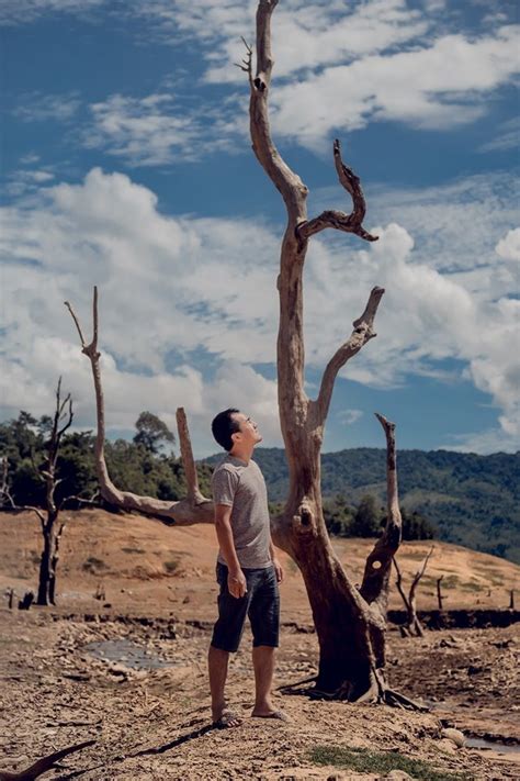 Khi lòng hồ thủy điện nude XANH EWEC